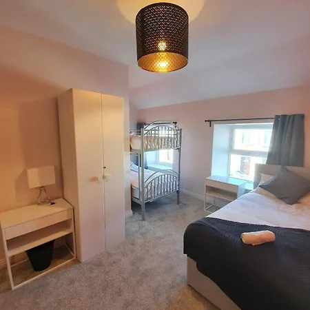 Дом отдыха Large Townhouse In The Heart Of No 11 *