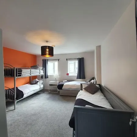 Large Townhouse In The Heart Of No 11 Holiday home *