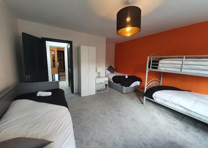 Large Townhouse In The Heart Of No 11 *