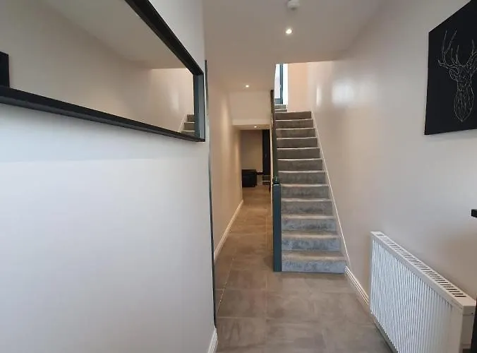 Large Townhouse In The Heart Of No 11